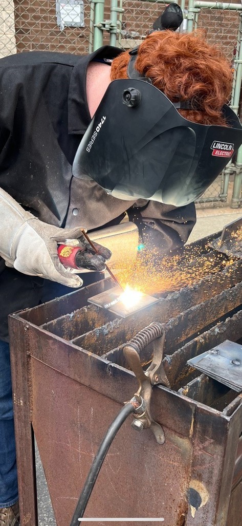 carbon arc cutting in Welding